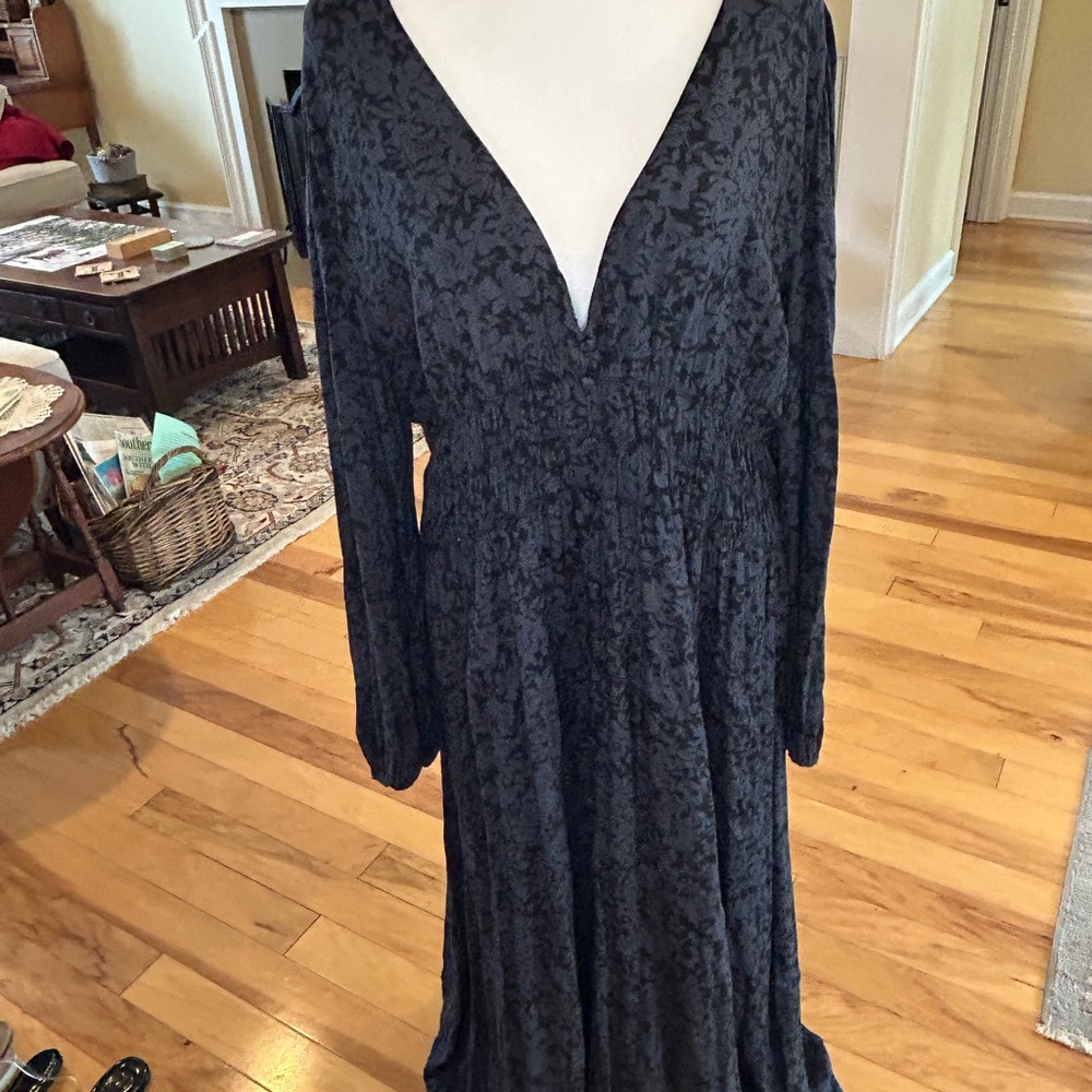 Zara Black and Navy V Neck Long Sleeve Women’s Floral Print Dress - Picture 3 of 15